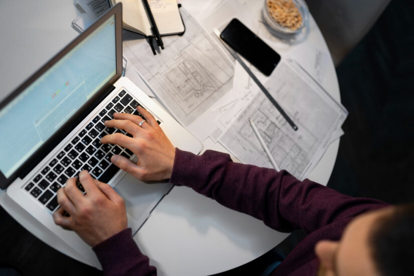 The Battle of Notebooks and Text Editors: Which One is Better for Productivity?