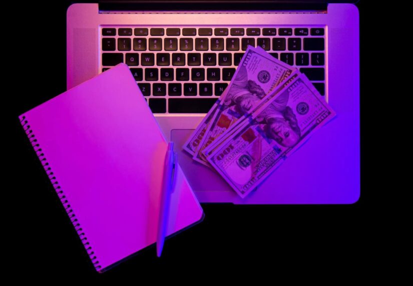 Getting Started with Online Gaming: The Role of Notebooks and Text Editors